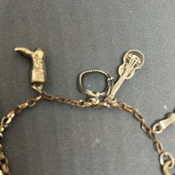 Vintage charm bracelet from French flea market. - Picture 3 of 9